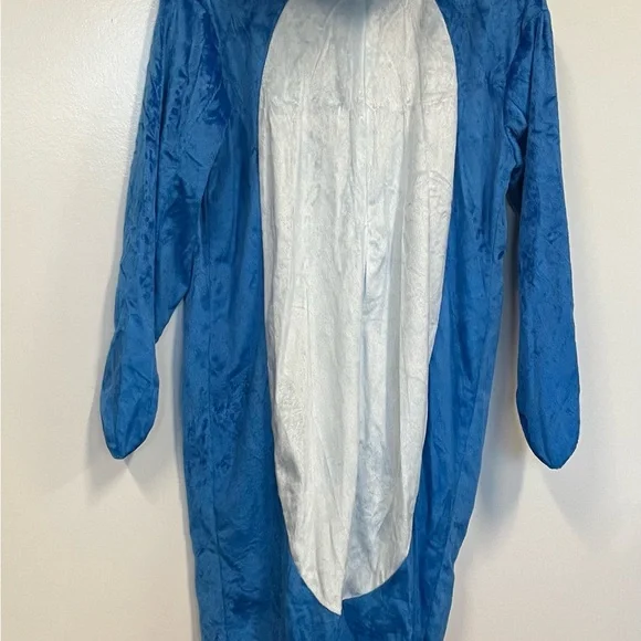 New shark costume by spirit Halloween. Group or sibling costume.
